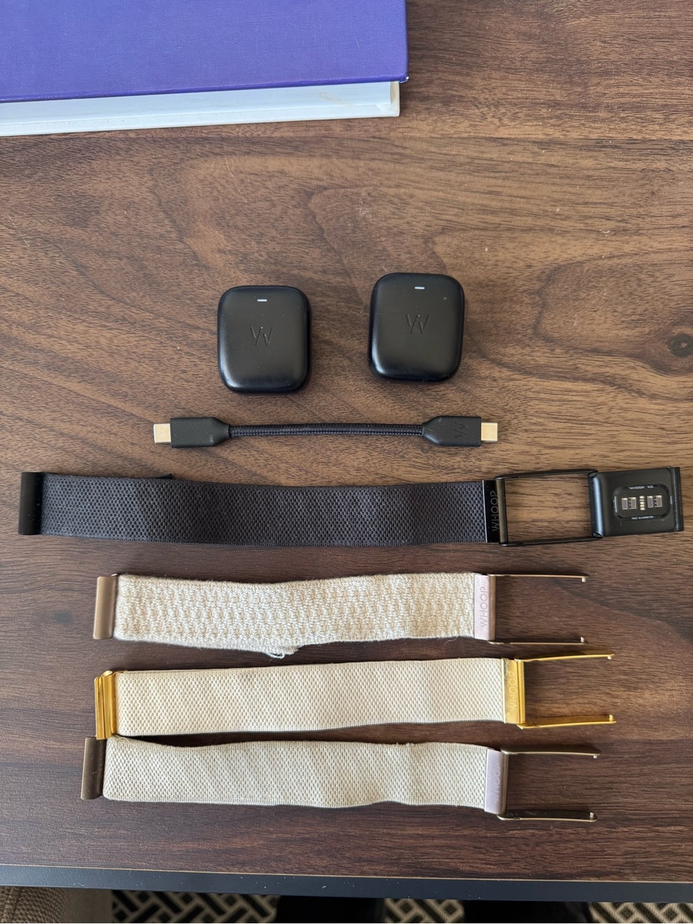 Whoop 4.0 Set (4 bands, 1 Whoop, 1 charging cords, 2 chargers)